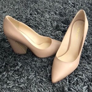 Block heel, pointed toe, Nine West pumps